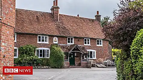 'Unchanged' family-run pub named best in the UK