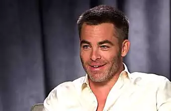[Pics] Chris Pine Looks Just Like His Wildly Popular Grandmother