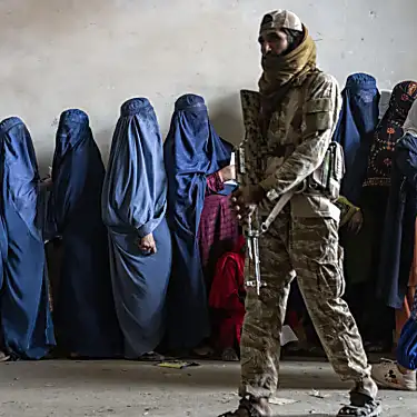Οι Ταλιμπάν περιορίζουν την πρόσβαση των ανύπαντρων γυναικών στην εργασία και τα ταξίδια, αναφέρει έκθεση του ΟΗΕ