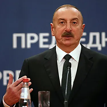 Το Αζερμπαϊτζάν λέει όχι στις ειρηνευτικές συνομιλίες με την Αρμενία εάν παραστεί ο Μακρόν