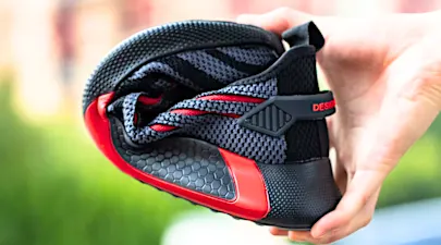 Ces chaussures qui cachent une vraie protection sous un look moderne font fureur chez les seniors