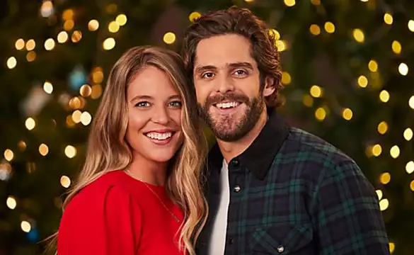 Thomas Rhett And His Wife Lauren Go All Out For Christmas