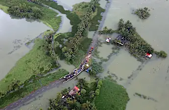 Historic rain floods wipe out Kerala and Coorg in Southern India - Photos