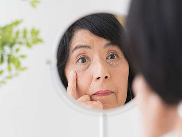 「目の下の膨らみ」をなおしたい人必見!簡単で安心な必見アイテムとは