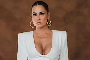 Deborah Secco diz que abusou de si mesma ao transar sem vontade: 'Apenas para agradar' Deborah Secco diz que abusou de si mesma ao transar sem vontade: 'Apenas para agradar'