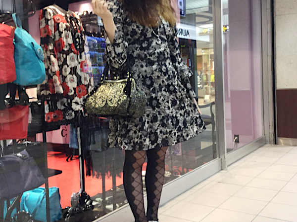 ショップSTAFFおすすめのシックな花柄ドレスをチェック