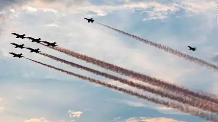Los Navy Blue Angels vuelven a desplegar su destreza en el aire | Video