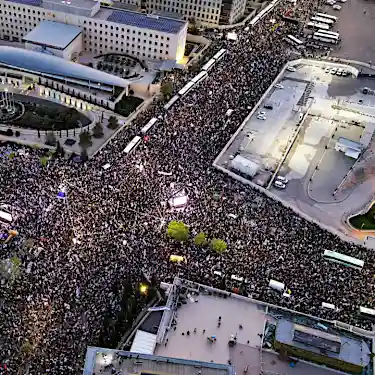 Thousands of Israelis rally in favour of Netanyahu's judicial reforms