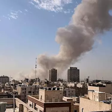 Εκρήξεις στην Τεχεράνη: Ισραήλ και ΗΠΑ εξαπολύουν επιθέσεις εναντίον του Ιράν