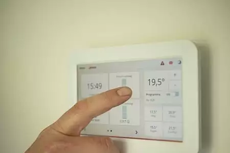 Comment fonctionne un thermostat connecté : guide complet avec la Station Sowee by EDF