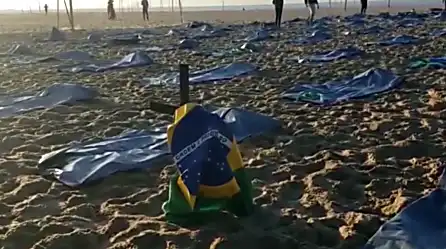 Colocan 400 bolsas para cadáveres en la playa de Copacabana en Brasil