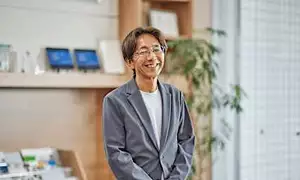 日立システムズ初のAIアンバサダーが語る。生成AIが拓く未来と、伴走者として選ばれる理由