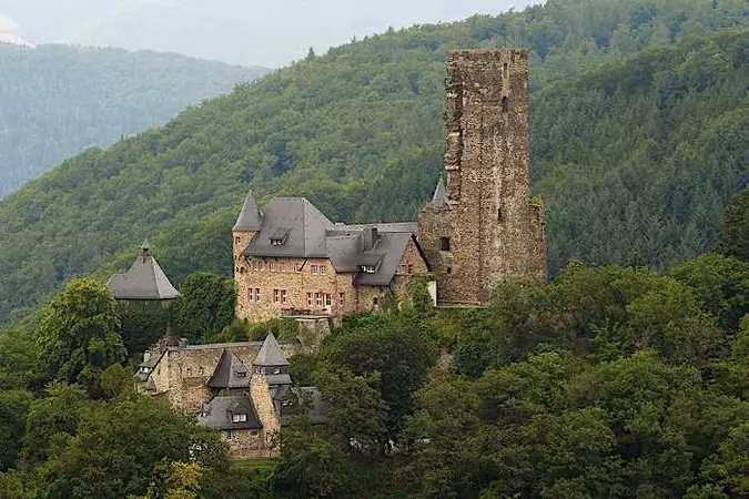 History, Stone and Stained Glass Come Together in This German Castle
