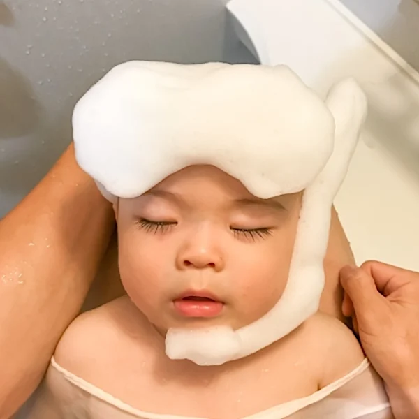 妻を笑わせたくて… お風呂担当のパパが始めた“泡アソビ”に反響「家族の大切なスキンシップ」 妻を笑わせたくて… お風呂担当のパパが始めた“泡アソビ”に反響「家族の大切なスキンシップ」