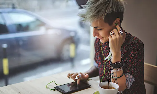 AI Marketing How-To Guide: Get a More Connected Picture of Your Customers [Free Download]