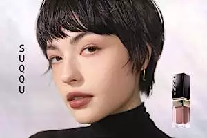 ふわりと色づくブラー質感。新リップで叶える大人の秋メイク