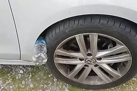 [Pics] Always Put a Plastic Bottle on Your Tires when Parked, Here's Why