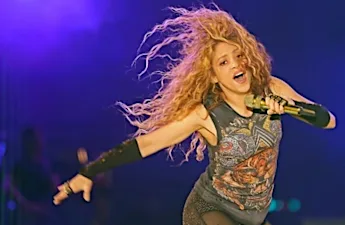 Η Shakira λέει ότι η χαμένη φωνή ήταν η «πιο σκοτεινή στιγμή» της ζωής της