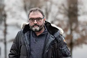 Γάλλος γιατρός που κατηγορείται ότι δηλητηρίασε ασθενείς για να επιδείξει τις ικανότητές του στην αναζωογόνηση, δικάζεται