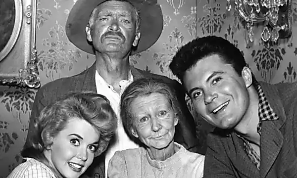 [Pics] The Scene That Finished ‘The Beverly Hillbillies’ For Forever