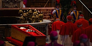 Enterro do papa Francisco: saiba quais objetos serão colocados no caixão