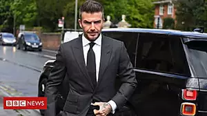 Beckham banned for using phone while driving