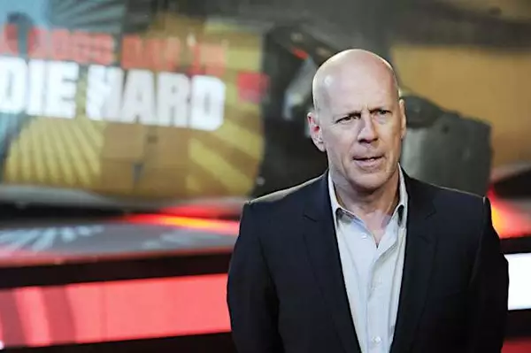 Ator Bruce Willis tem piora e não consegue mais falar, ler ou andar