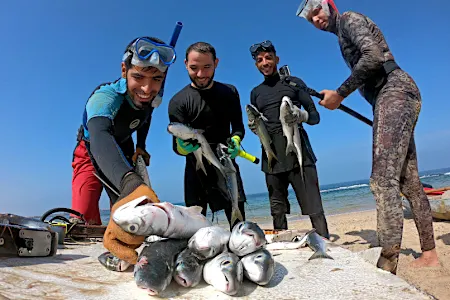 Ψαροντούφεκο στη Γάζα, ένα ζωντανό αυτοσχέδιο κάτω από τη θάλασσα