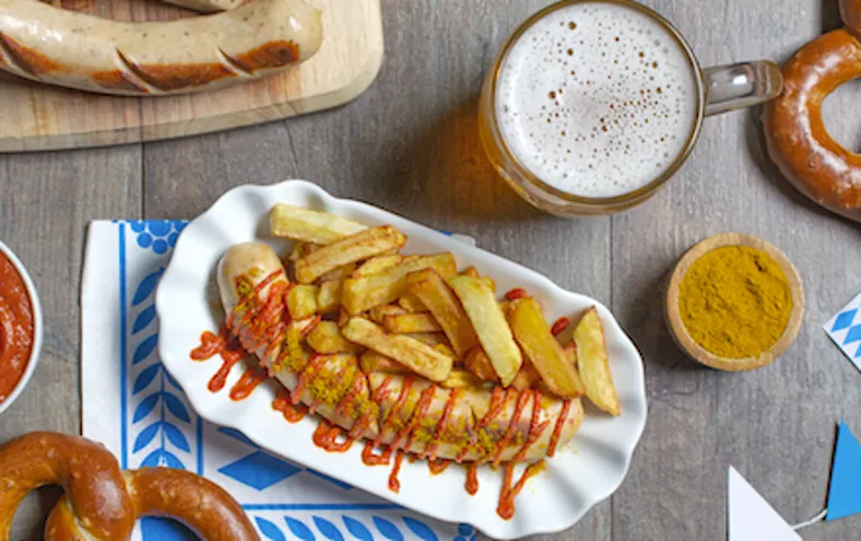 Descubre una de las recetas más famosas del país germano: el currywurst
