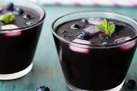 Ce smoothie violet aide à brûler la graisse du ventre et des cuisses