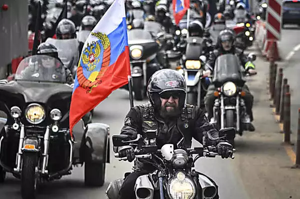 Οι ποδηλάτες υπέρ του Πούτιν ξεκινούν ράλι με προορισμό το Βερολίνο