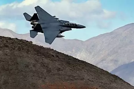 «Ήταν τυχεροί»: Με πύραυλο που εκτοξεύτηκε από τον ώμο η κατάρριψη του F-15 λέει ο Τραμπ