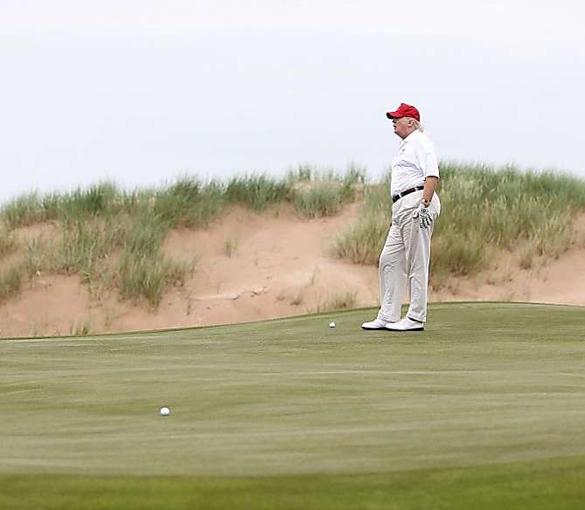 Which President Takes More Vacation Days: Barack Obama or Donald Trump?