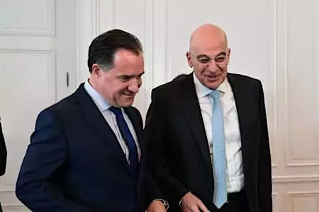 Άδωνις «καρφώνει» Δένδια για τα γενέθλια της ΝΔ: «Απορώ με τους υπουργούς που επέλεξαν να λείπουν»