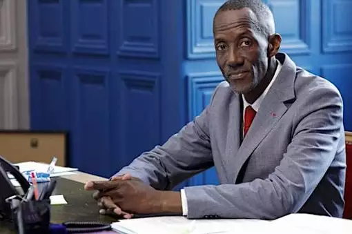 Μαύρος δήμαρχος αντιμετωπίζει κακοποίηση καθώς η Γαλλία αντιμετωπίζει τον ρατσισμό στη δημόσια ζωή