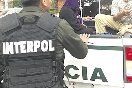 Interpol detiene a boliviana que tenía orden de captura internacional por tráfico de drogas