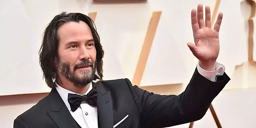 Black Tux King Keanu Reeves Won The Black Tux Award At The 2020 Oscars