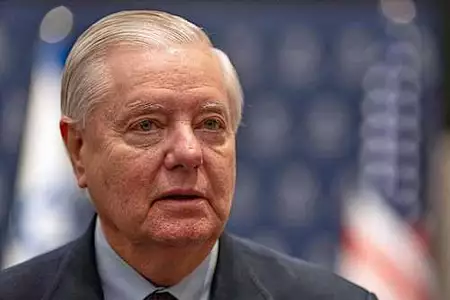 Η Λίνσεϊ Γκράχαμ καταδικάζει το Ισραήλ για τη στόχευση των πετρελαϊκών εγκαταστάσεων του Ιράν