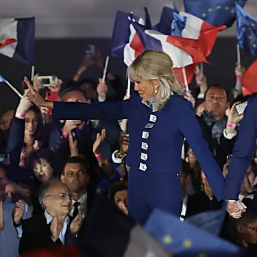 Ο Μακρόν της Γαλλίας κερδίζει νέα θητεία μετά από μάχη της ακροδεξιάς