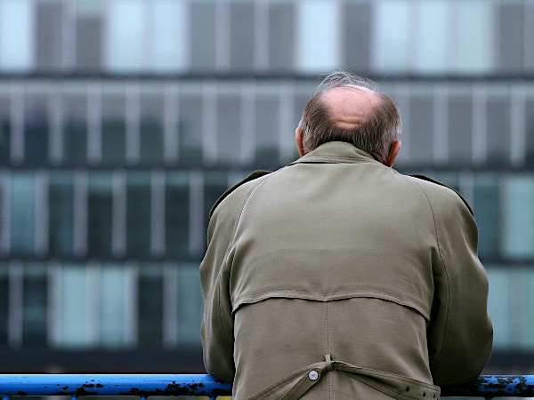 生涯未婚率上昇でこれから増える「親ロス」