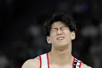 ああっ！！橋本大輝　鉄棒でまさかの着地ミス…“転倒”で大減点　種目別連覇の夢は消滅