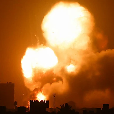 Το Ισραήλ χτυπά τη Γάζα μετά από επίθεση με ρουκέτες καθώς κλιμακώνεται η ένταση στην Ιερουσαλήμ