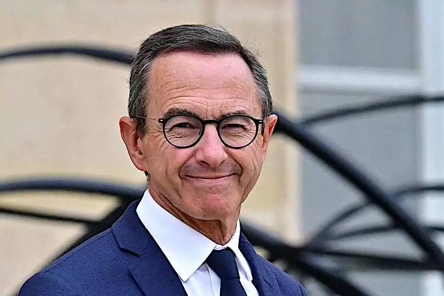 布魯諾·瑞泰洛被埃馬紐埃爾·馬克宏「屠殺」：這場決鬥讓部長精神受到創傷