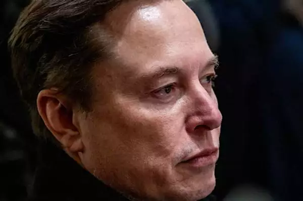 Elon Musk met la pression : s'il n'obtient pas sa rémunération de 1 000 milliards de dollars, il pourrait quitter Tesla