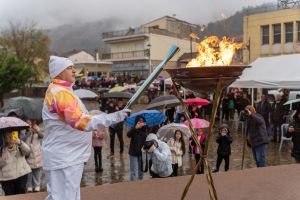 Με λαμπρότητα η υποδοχή της Ολυμπιακής Φλόγας στο Μουζάκι Με λαμπρότητα η υποδοχή της Ολυμπιακής Φλόγας στο Μουζάκι