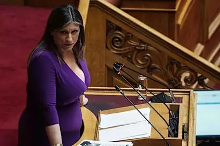 «Μετωπική» Κωνσταντοπούλου - Αραμπατζή: «Κατεβείτε από την έδρα» - «Δεν είναι μαγαζί σας η Βουλή»