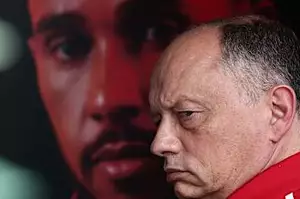 劉易斯漢密爾頓：法拉利車隊負責人弗雷德瓦瑟爾在沙烏地阿拉伯大獎賽後發表過激言論，為車手的狀態辯護