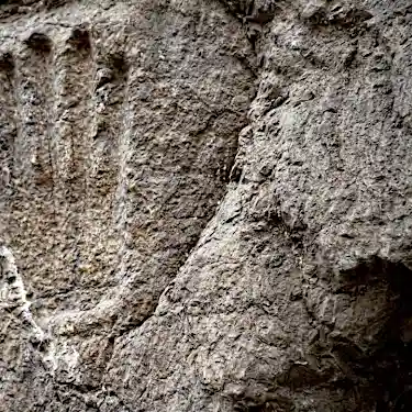 Ancient Jerusalem hand imprint baffles Israel experts