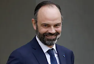 La barbe blanche d'Edouard Philippe : le Premier ministre se confie sur sa maladie !