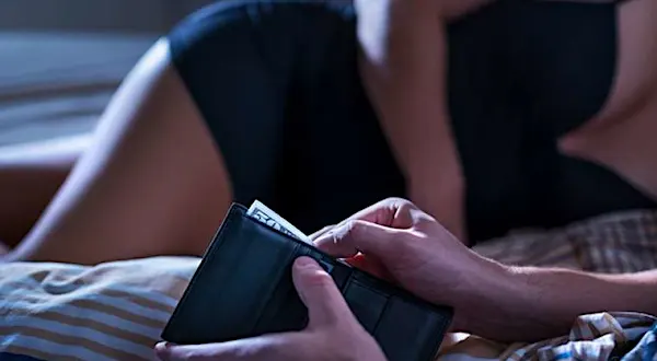 “Me pagué los estudios prostituyéndome. Ahora lo lamento” | EL DEBER “Me pagué los estudios prostituyéndome. Ahora lo lamento” | EL DEBER